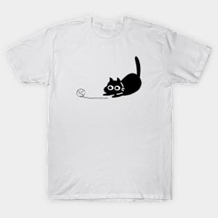 Black cat playing wool yarn T-Shirt